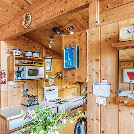 Scandinavian Style Lodge In Rock Уейдбридж Екстериор снимка