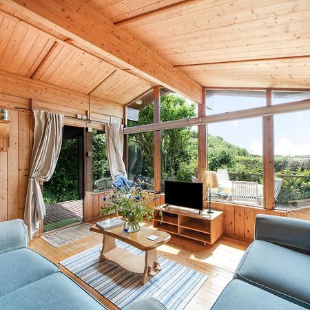 Scandinavian Style Lodge In Rock Уейдбридж Екстериор снимка