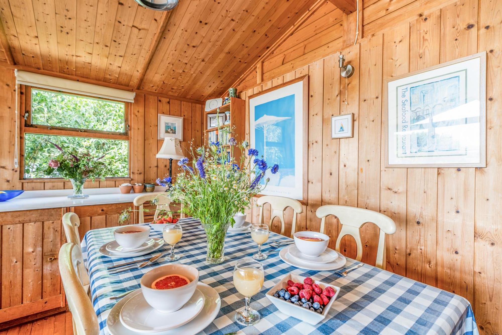 Scandinavian Style Lodge In Rock Уейдбридж Екстериор снимка