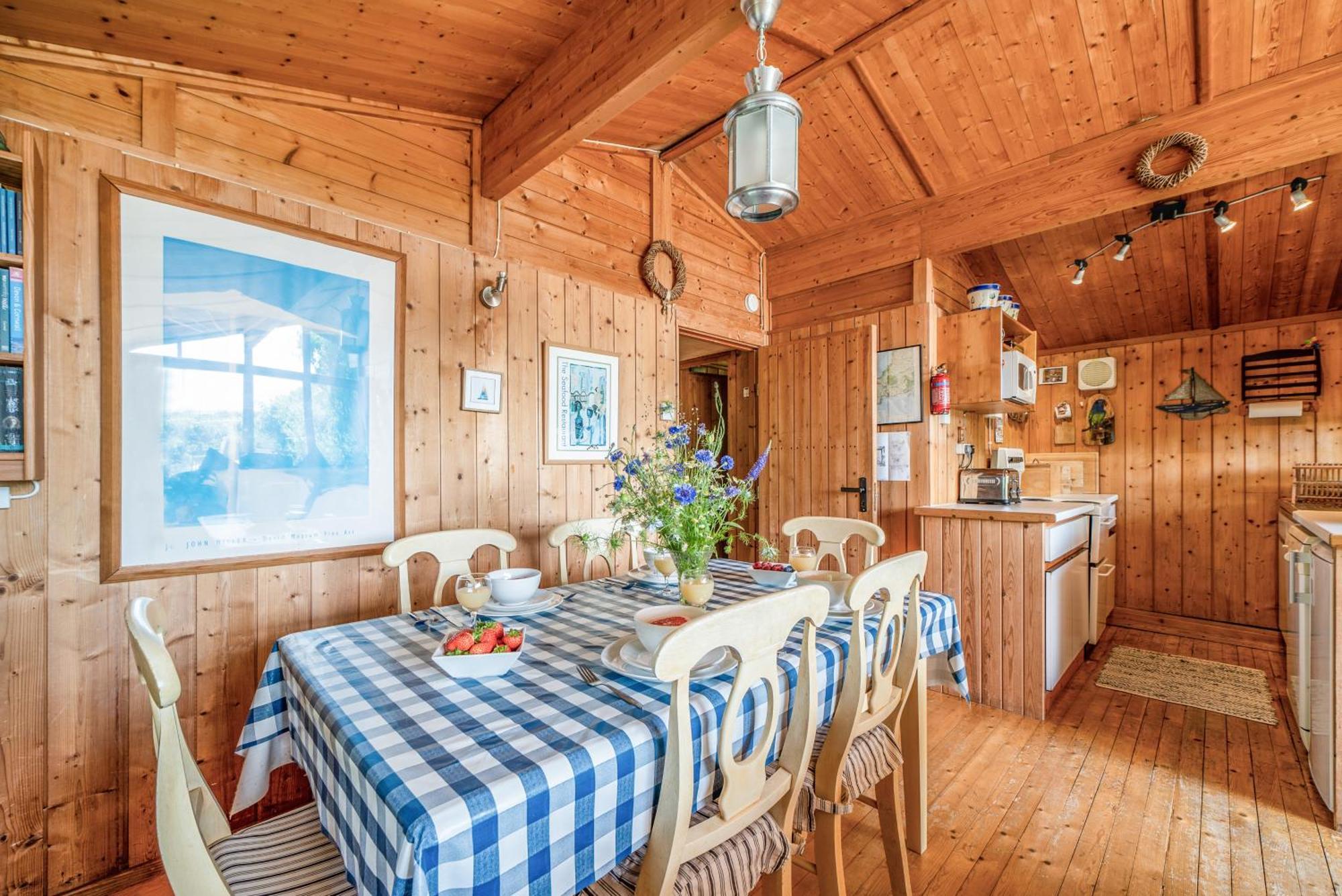 Scandinavian Style Lodge In Rock Уейдбридж Екстериор снимка